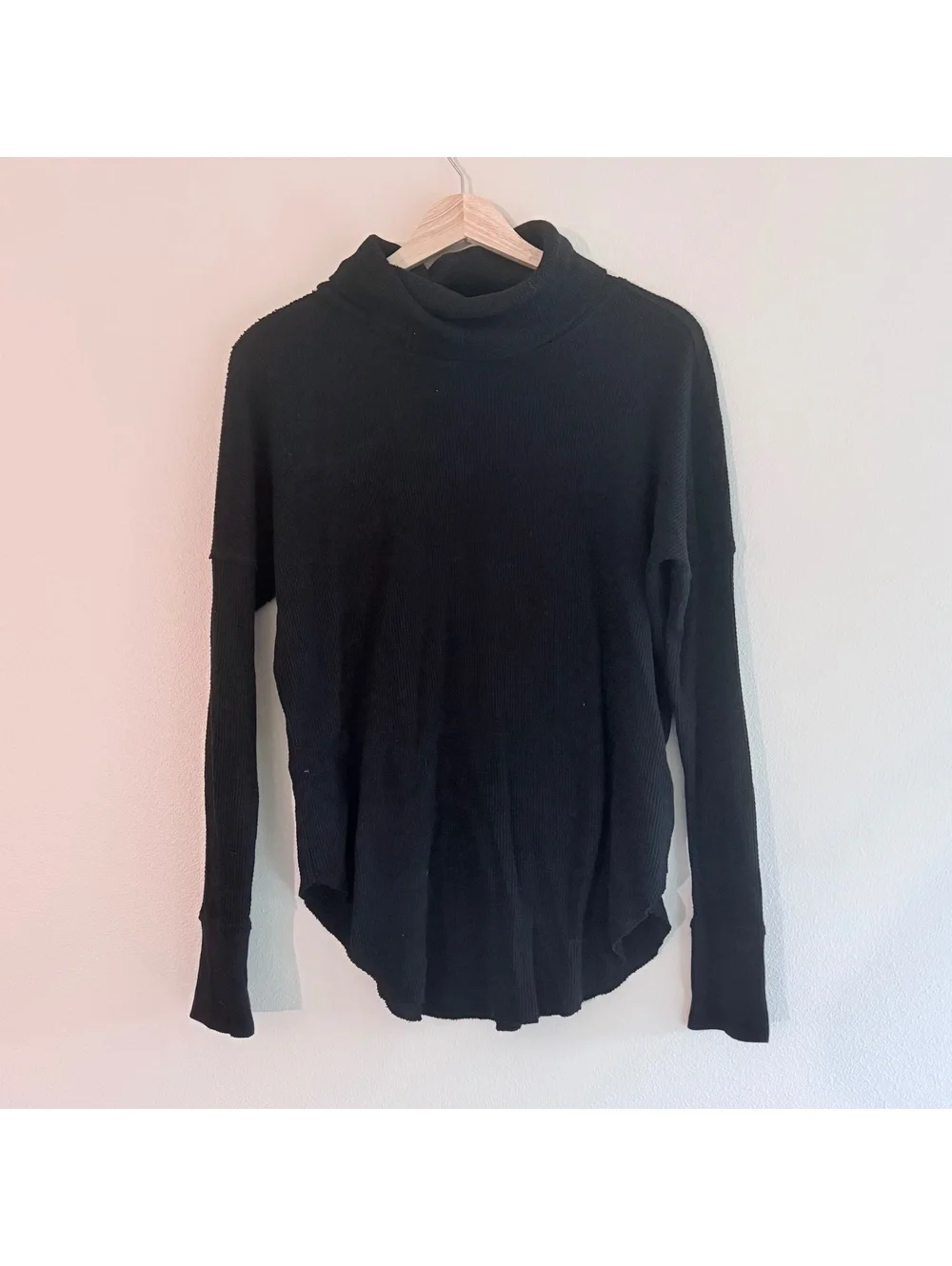 Aritzia TNA Waffle Knit Thermal Cowl Turtleneck Longsleeve Top in Black